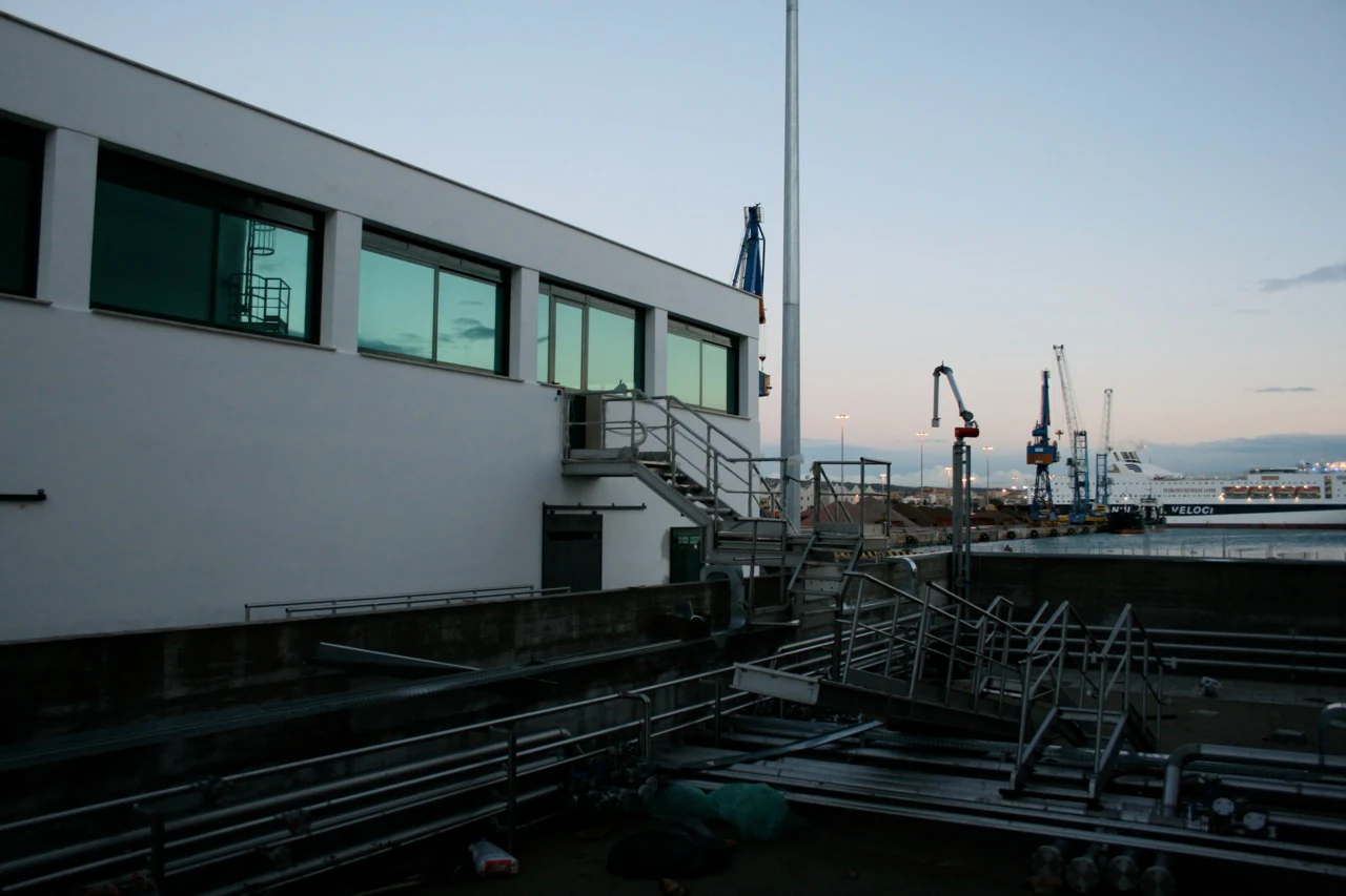 Stock Sinergy Civiterminal operations with the Port of Civitavecchia quays and vessels